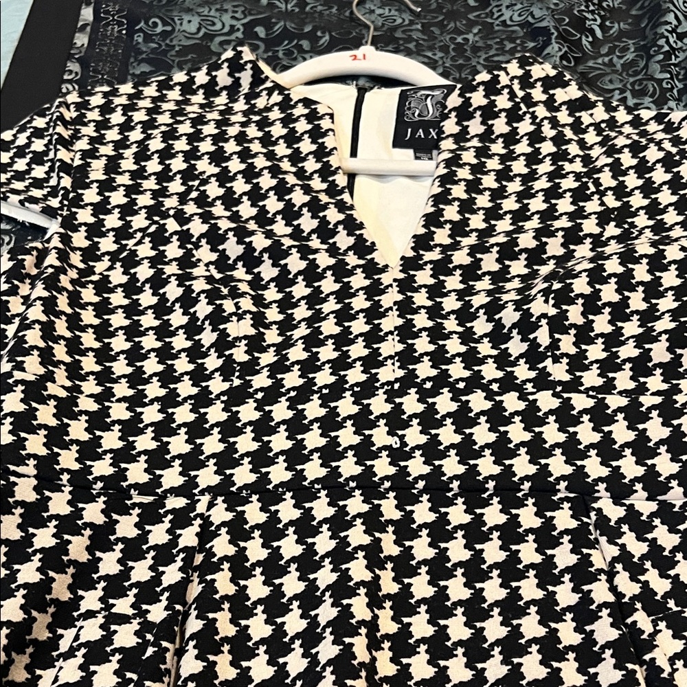 JAX Black and White Houndstooth Midi Dress - Picture 5 of 8